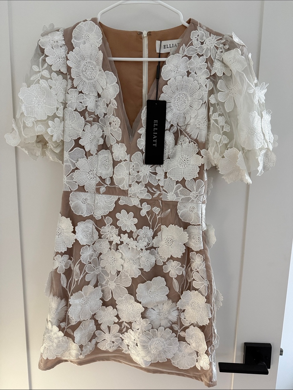 Elliatt Nude and White Floral Lace V-Neck Tunic